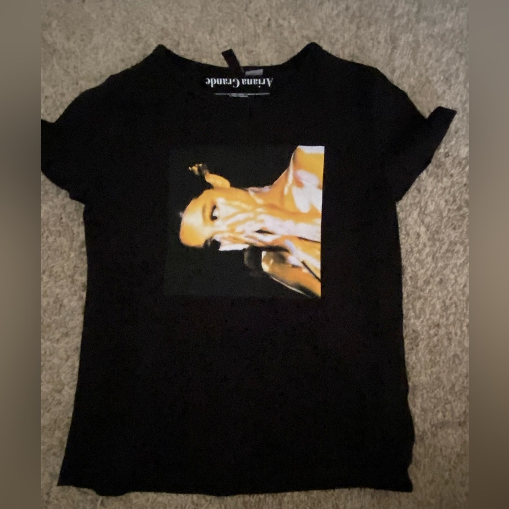 Ariana Grande GIAW Tshirt